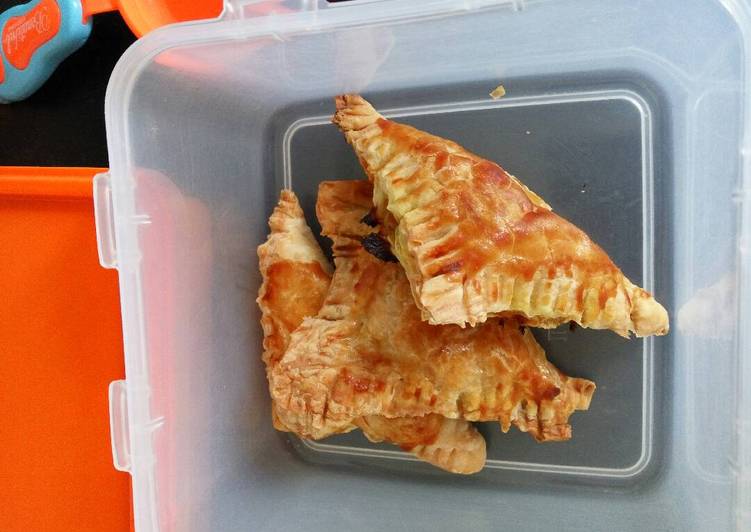 cara membuat Chicken Curry Puff