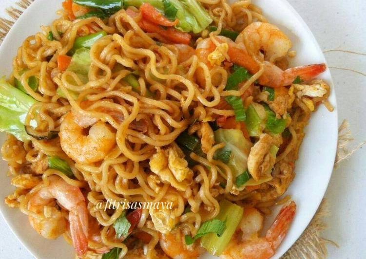 gambar untuk cara membuat Mi Goreng Udang Sayuran