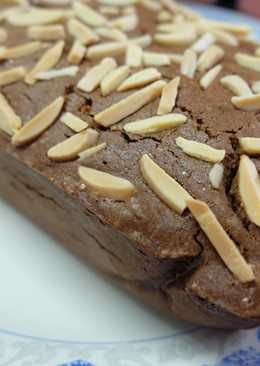 Brownies With Cheese and Almond Flakes