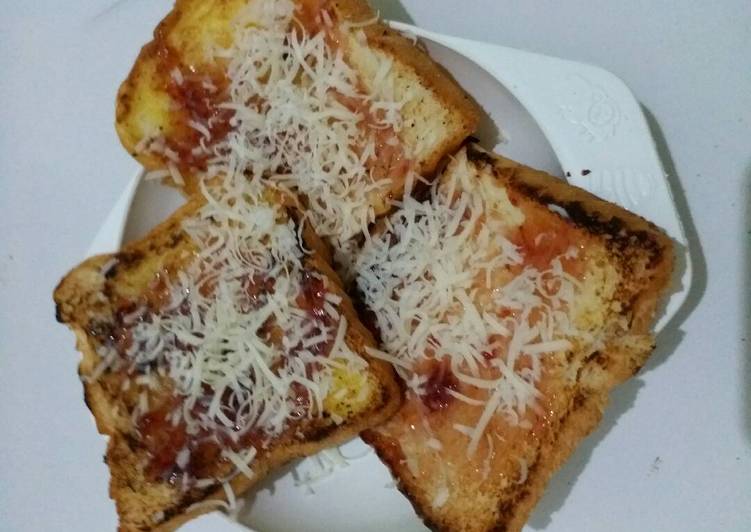 resep makanan Roti Bakar Topping Strawberry dan Keju