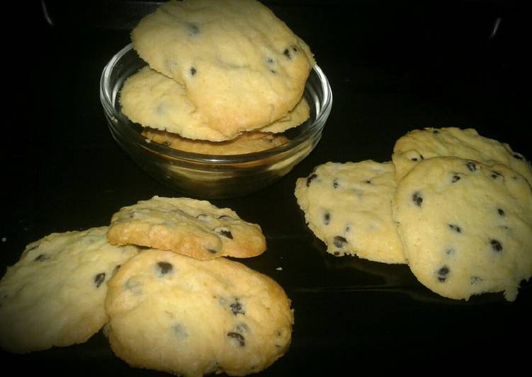 Resep Vanila Choco Chips Cookies #SeninSemangat oleh 