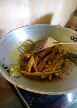 Ceker pedas bumbu kuning