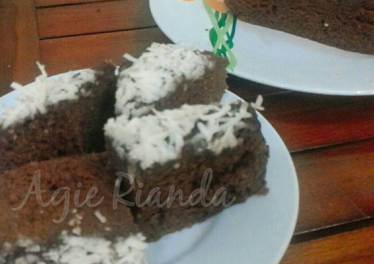 gambar untuk resep Brownis kukus luwak white coffe (no mixer, no ribet)