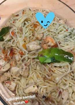 Shrimp and chicken Spagetthi Aglio Olio + sambal matah