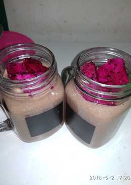 25. Overnight oat w/ dragon fruit