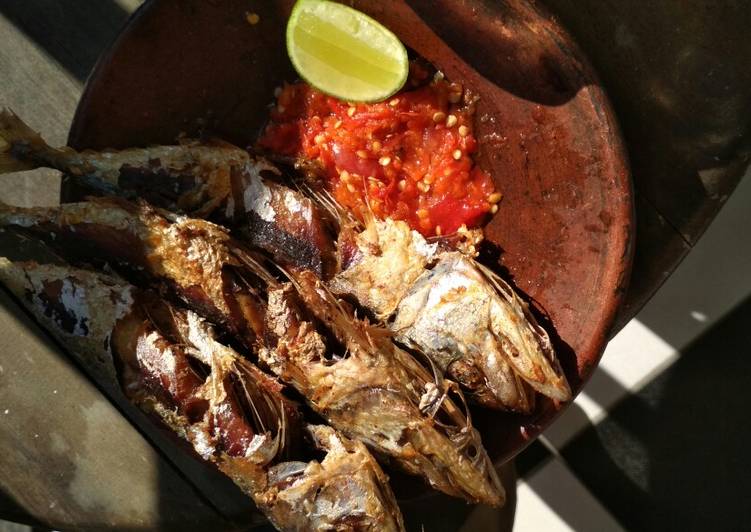 Resep Ikan kembung goreng oleh Dewi Kartikasari - Cookpad