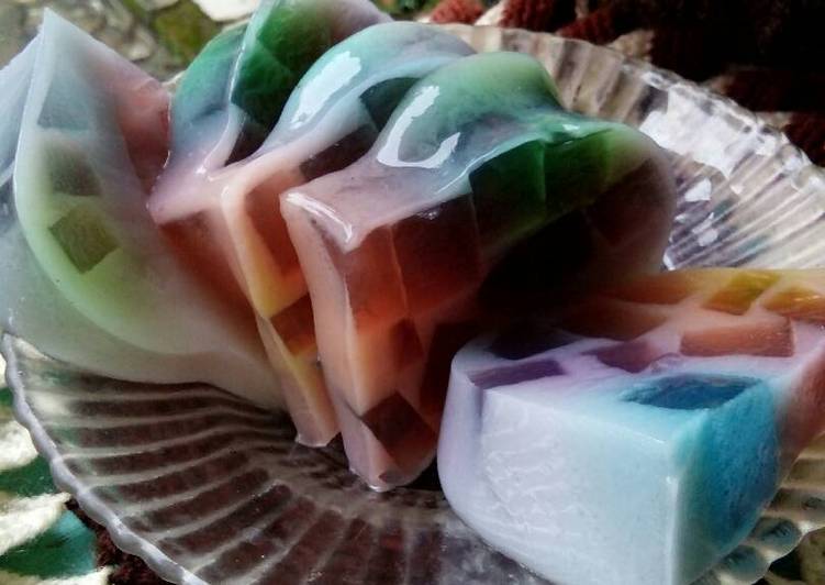 gambar untuk resep Puding Pelangi Mozaik