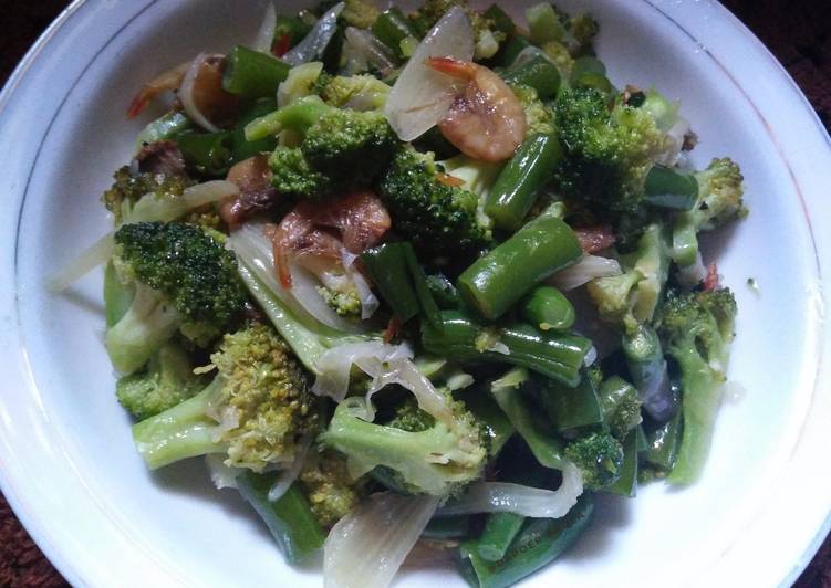 bahan dan cara membuat Cah Brokoli dan Buncis