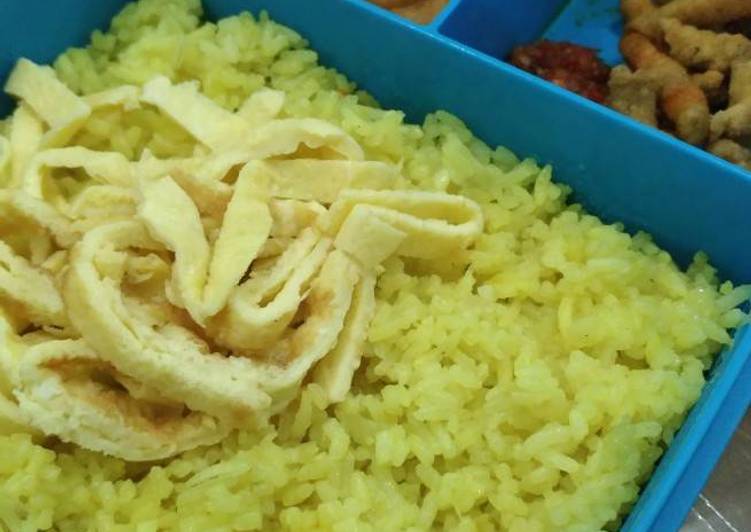resep makanan Nasi Kuning magic com