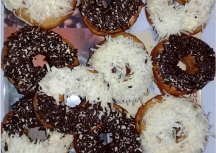 resep masakan Donat topinng coklat keju