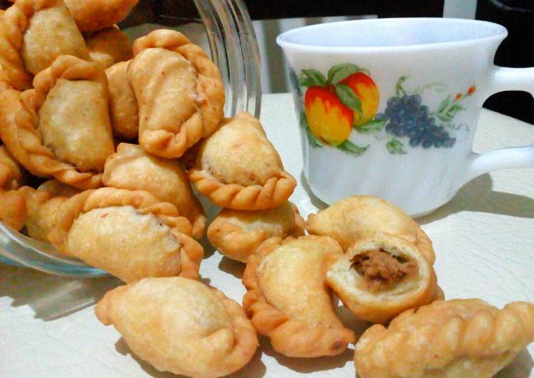 resep lengkap untuk Pastel Mini Isi Abon