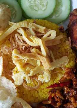 Nasi uduk kuning