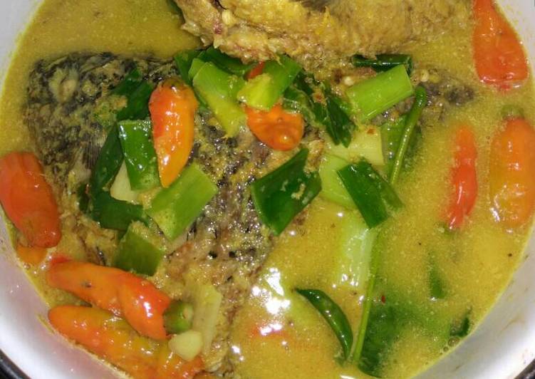 Resep Ikan  mas  kuah kuning  oleh aqila nur asyifa Cookpad