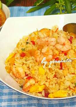 Nasi goreng kepiting, udang dan sayuran