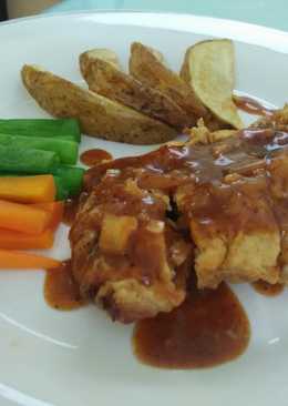 Chicken Crispy with Potato Wedges and BBQ Sauce