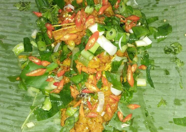 Resep Pepes Ikan Nila Bumbu Rujak #PR_MASAKANBUNGKUSDAUN By Elva Konita
( Ig @elvakonita)