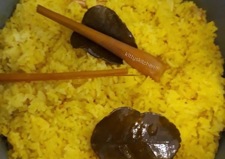 resep lengkap untuk Nasi Kuning Rice Cooker