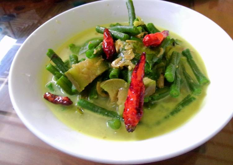 resep makanan Sayur lodeh kacang panjang+terong+daun so