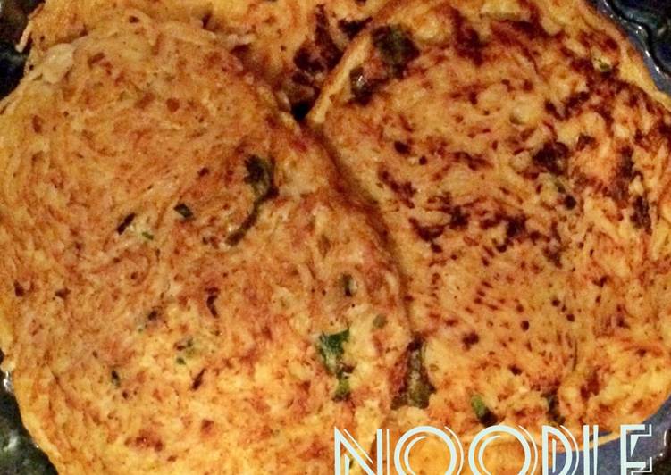 gambar untuk resep makanan Noodle Omelette