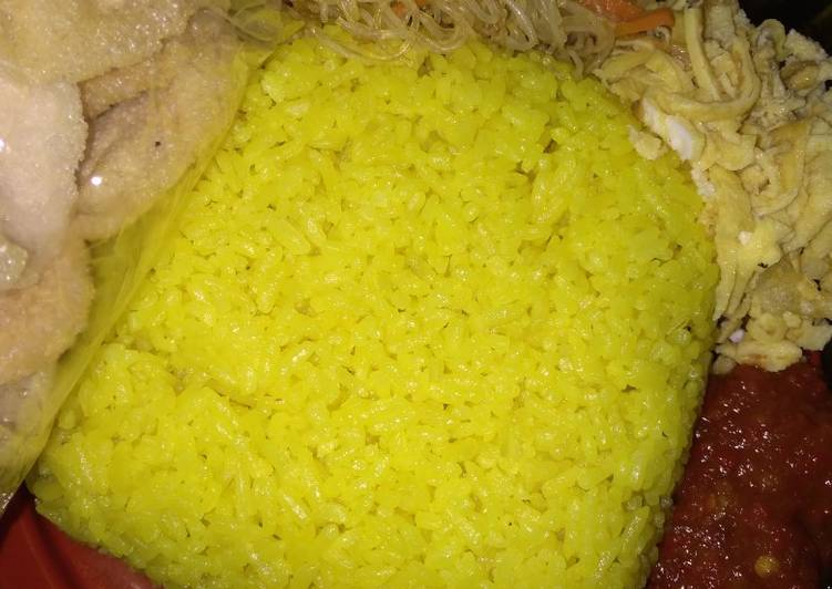 gambar untuk resep Nasi kuning sehat keluarga