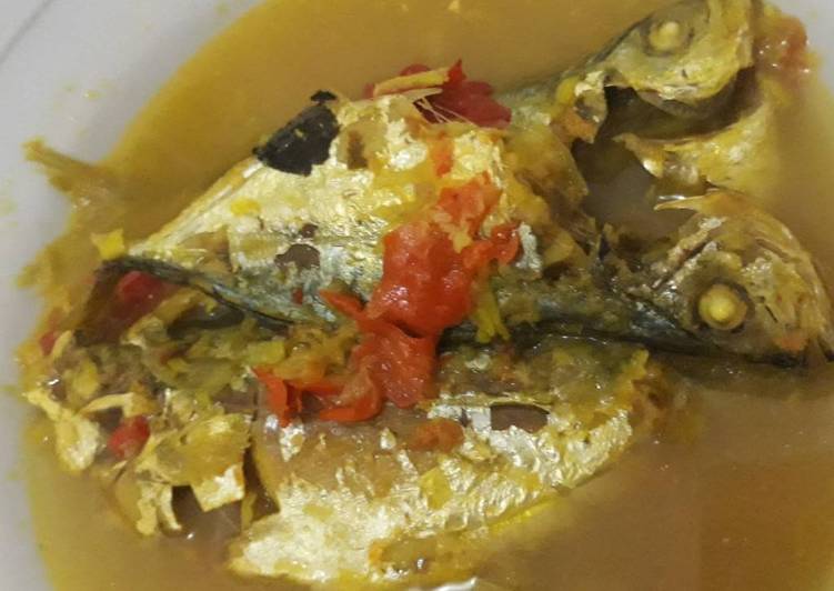 gambar untuk cara membuat Ikan Kembung Bumbu Kuning Ala Ala