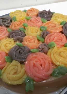 Puding Strawberry dengan flower garnish