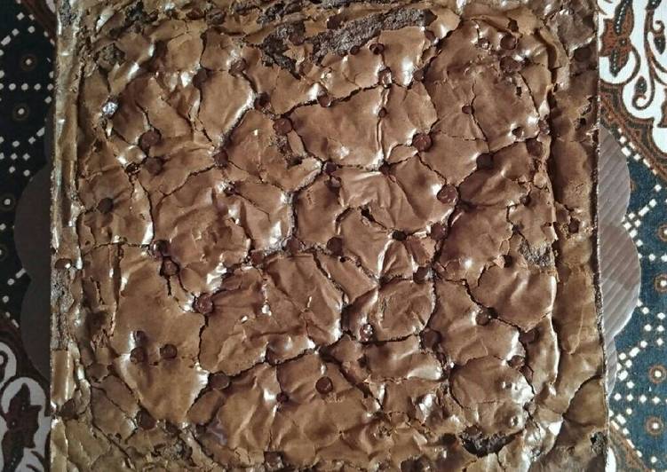 resep lengkap untuk Brownies Panggang Shiny Crust