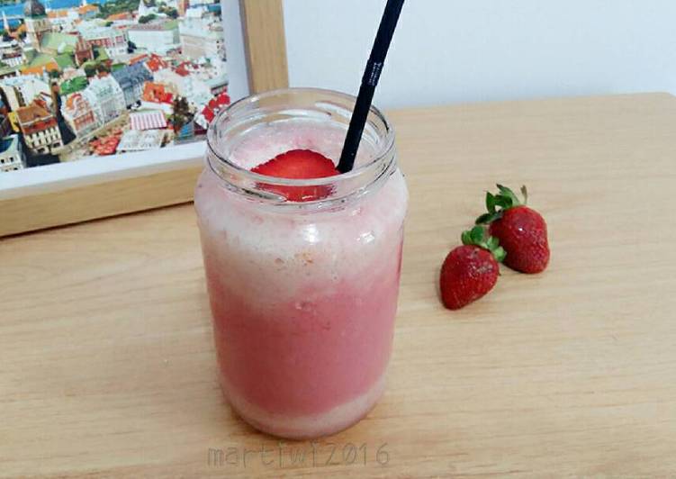 gambar untuk resep Strawberry Yoghurt Soda