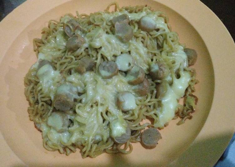 bahan dan cara membuat Mie Goreng Jumbo Mozzarella Sosis