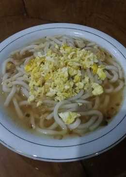 Mie udon kuah ayam bawang