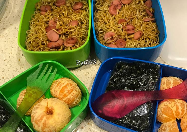 bahan dan cara membuat Fried Noodle Bekal Anak