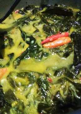 Gulai daun singkong