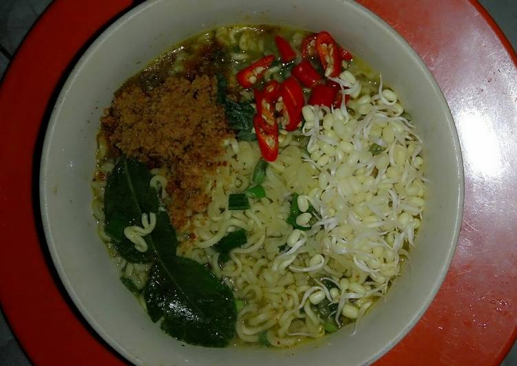 resep makanan Kreasi soto mie instan spesial