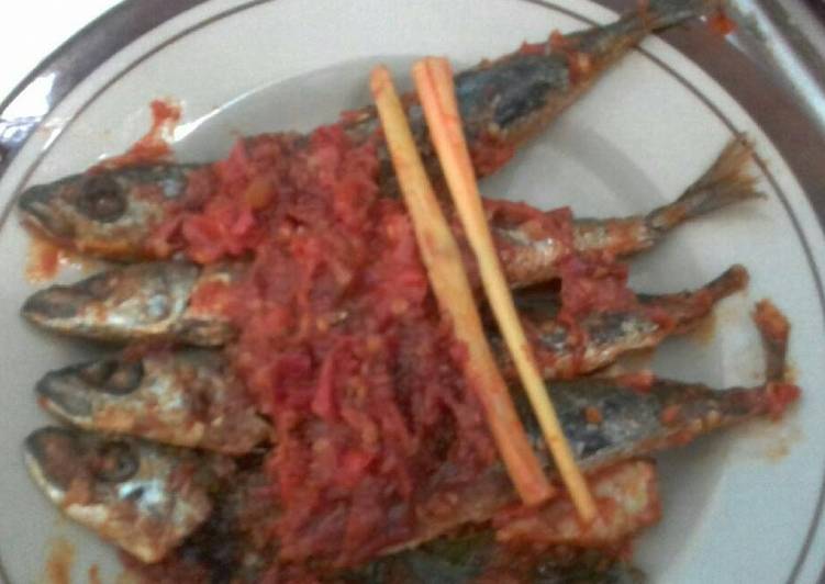 bahan dan cara membuat Tongkol balado pedas