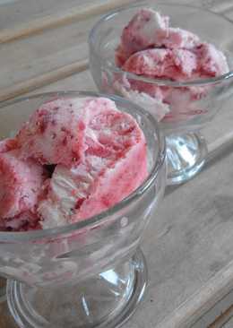 Homemade Es Krim Strawberry