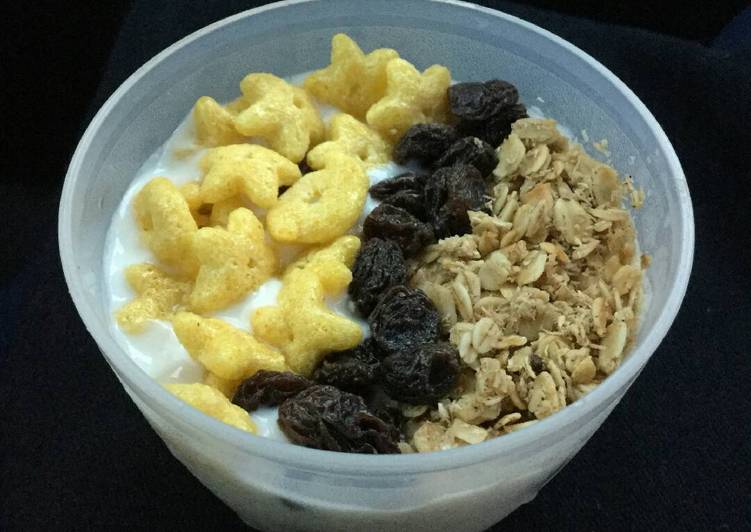 Resep Oatmeal Yogurt Parfait Karya Gitta Indreswari