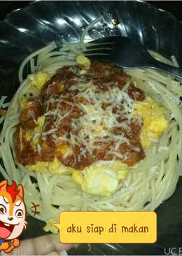 Spaghetti Bolognese featuring Scrambled Egg