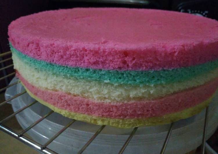 gambar untuk resep Bolu kukus rainbow ekonomis anti bantat