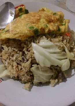 Nasi goreng teri plus telor dadar