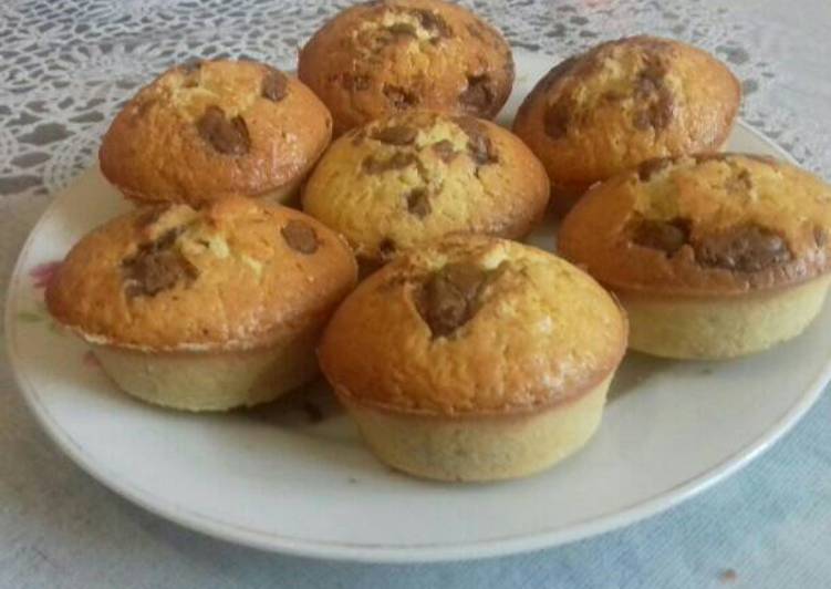 bahan dan cara membuat Cupcake kacang tanah toping coklat (gluten free)