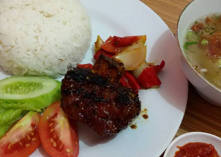 resep lengkap untuk Iga Bakar Lada Hitam