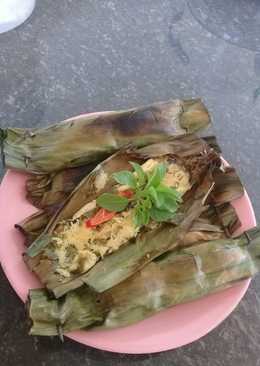 Pepes ikan asin daun sinom (daun asam muda)