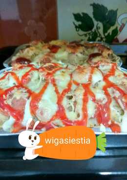 Pastel Tutup with chicken bolognese sauce