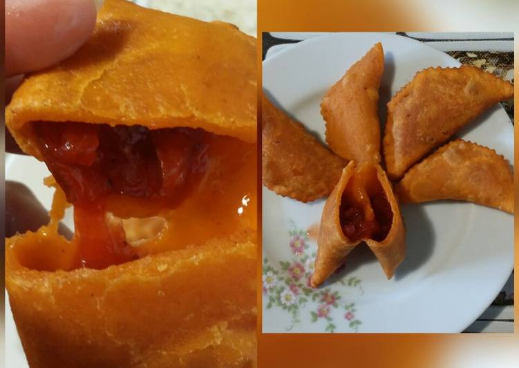 Pastel merah kayu manis (isi selai strawberry&apel) foto resep utama