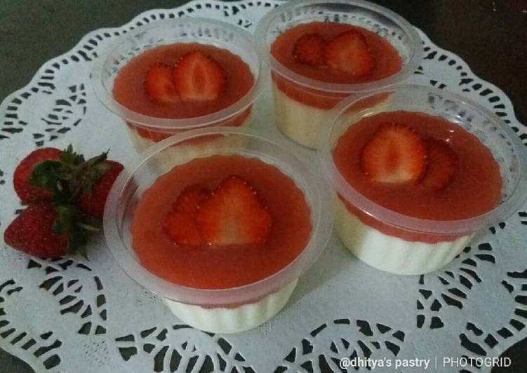 resep masakan Panna Cotta with Strawberry Compote