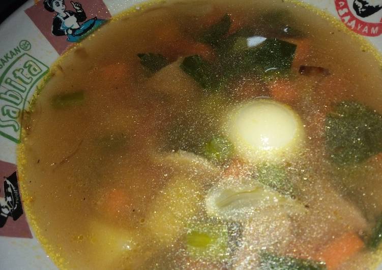 gambar untuk resep makanan Sayur sop yellow telur puyuh dan bakso