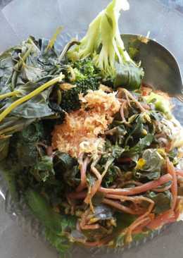 Urap daun ubi sehat dengan brokoli