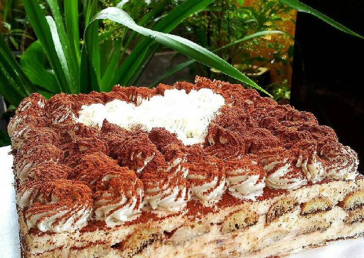 gambar untuk resep Tiramisu Egg Drops Bday Cake.#cepat,mudah no ribet,tp rasa&harga