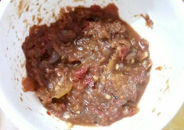 bahan dan cara membuat Sambal terasi tomat mentah