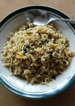 Nasi goreng mie (Nasi Mawut)